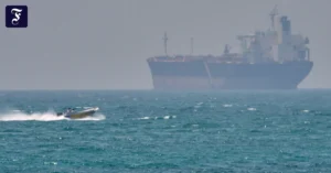tanker-in-der-strasse-von.webp.webp