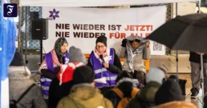 umstrittener-verein-kundgebung.webp.webp