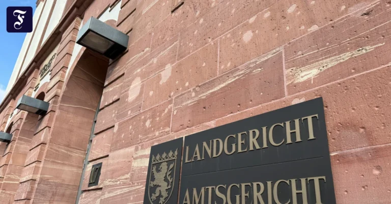 vor-dem-landgericht-hanau-wird.webp.webp