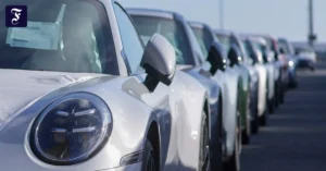 vw-mini-in-emden-warten-auf.webp.webp