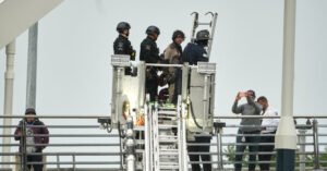 06nat-bridge-protest-ends-hfvj-facebookJumbo.jpg
