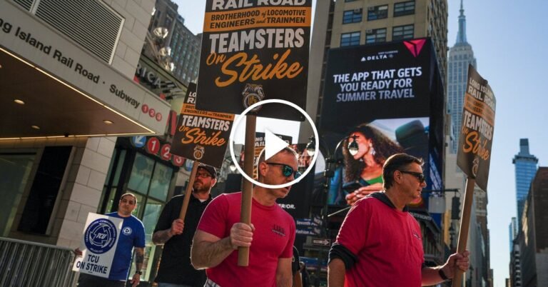 16met-lirr-strike-zjwl-facebookJumbo.jpg