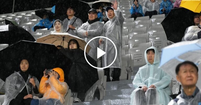20int-interkorea-soccer-disaptch-01-hmlk-facebookJumbo.jpg