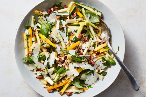 27FD-7WAYS-ZUCCHINI-zucchinisalad-ckbp-articleLarge.jpg