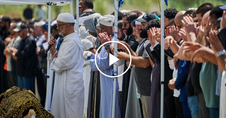 NAT-MOSQUE-PRAYER022-facebookJumbo.jpg