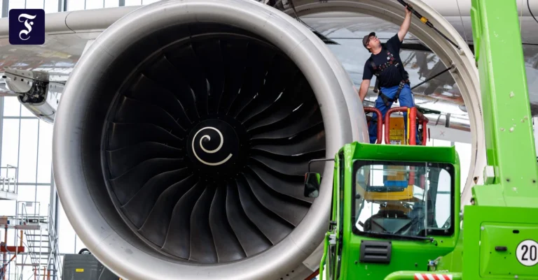 arbeiten-an-einem-lufthansa.webp.webp