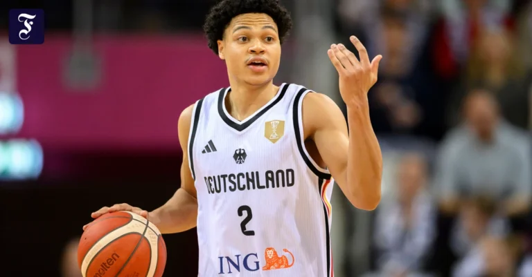 auch-im-nationalteam-am-ball.webp.webp