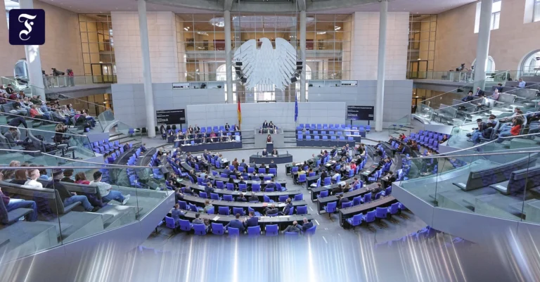 der-plenarsaal-des-bundestags.webp.webp