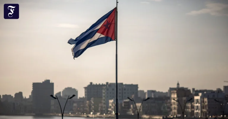 die-flagge-kubas-am-17-07-2015.webp.webp
