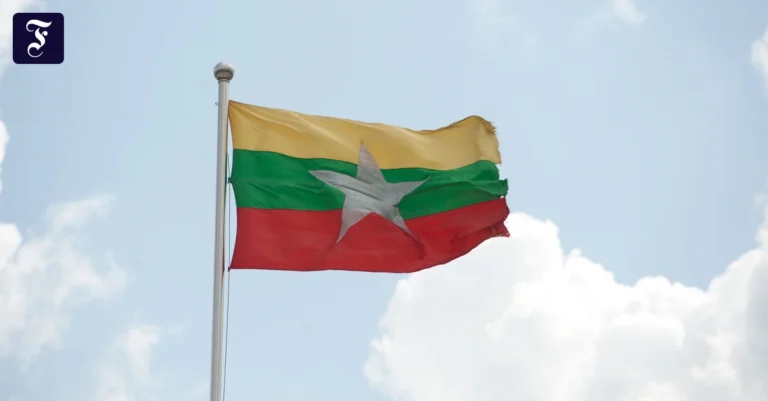die-flagge-von-myanmar.webp.webp