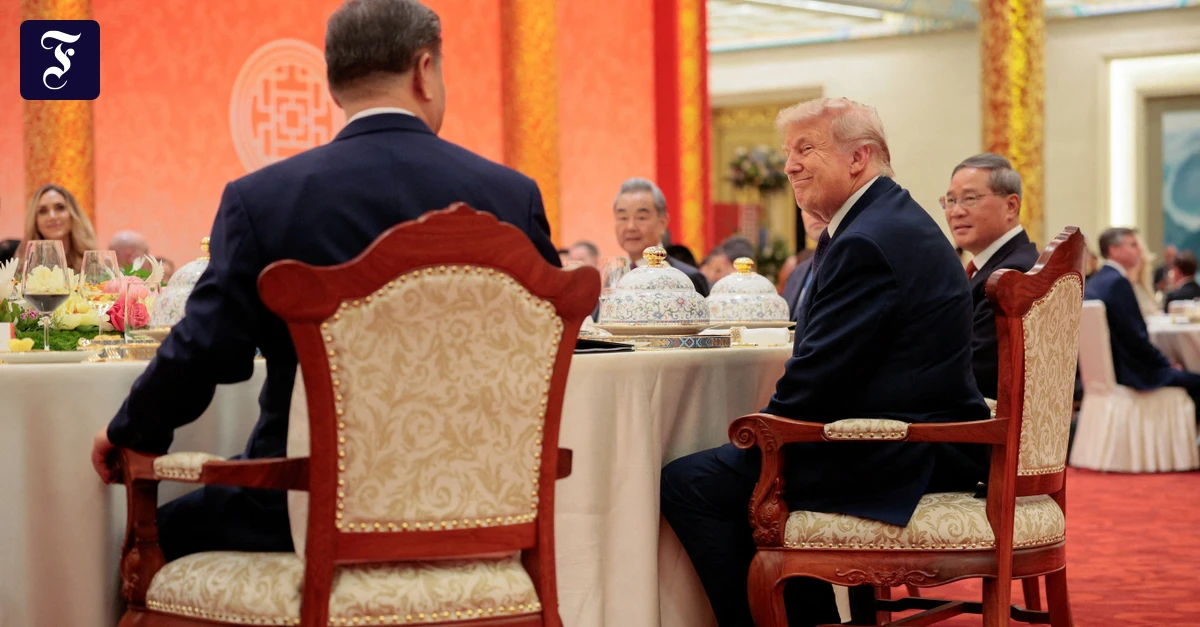 donald-trump-sitzt-neben-xi.webp.webp