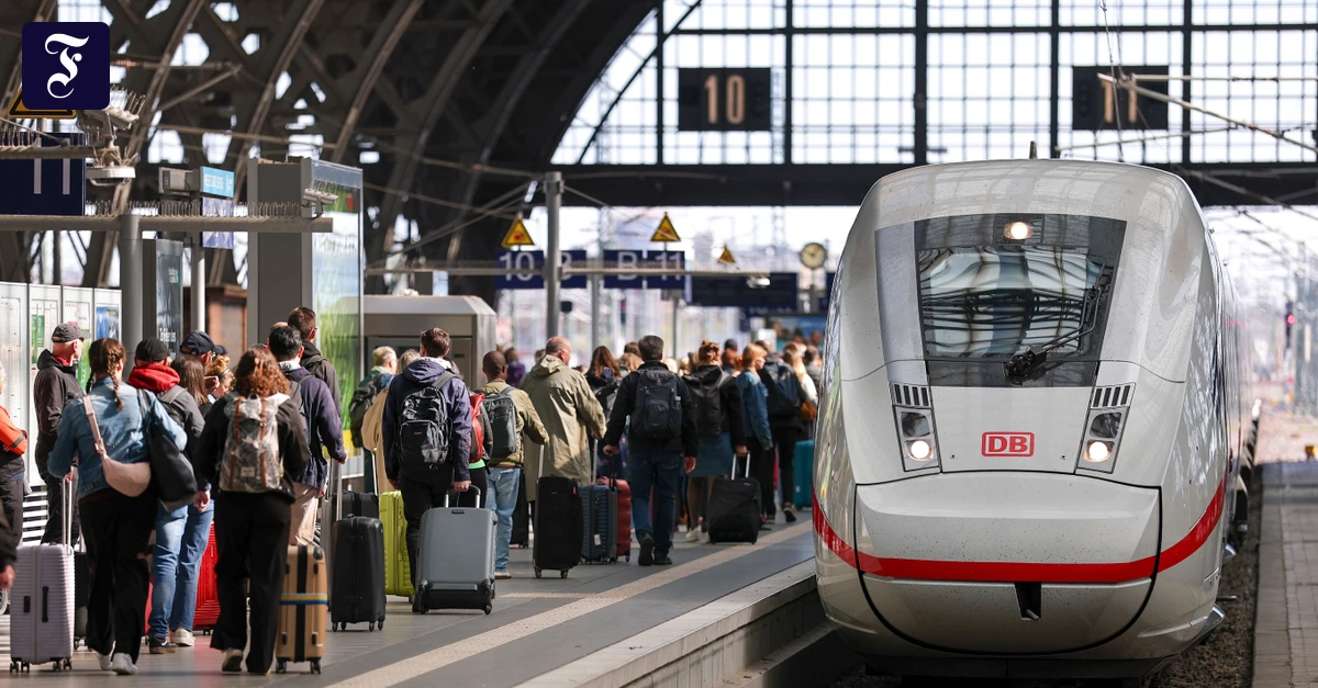 ein-ice-4-faehrt-an-einen.webp.webp