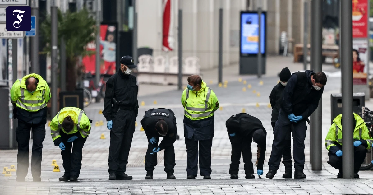 ermittler-der-polizei-in-der.webp.webp