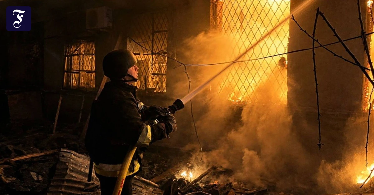feuerwehrleute-loeschen-ein.webp.webp