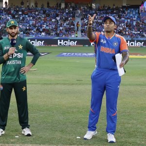 india-vs-pakistan-asia-cup-toss-684b2462936eae9026965f2280871080.jpg
