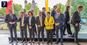 kuenftige-regierungsmannschaft.webp.webp