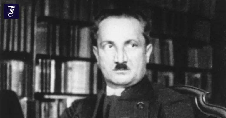 martin-heidegger-auf-einer-um.webp.webp