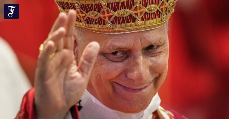 papst-leo-xiv-winkt-den.webp.webp