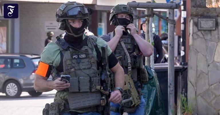 polizisten-mit.webp.webp