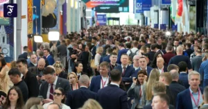 rueckblick-2025-besucher-gehen.webp.webp