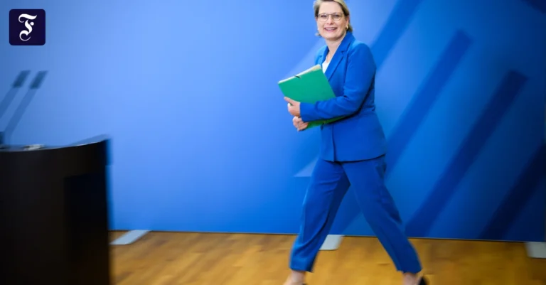 stefanie-hubig-kommt-zu-einer.webp.webp