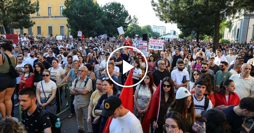 02int-albania-protest-01-wfkj-facebookJumbo.jpg