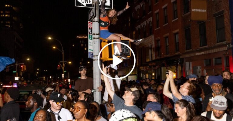 13knicks-parade-bcwm-facebookJumbo.jpg