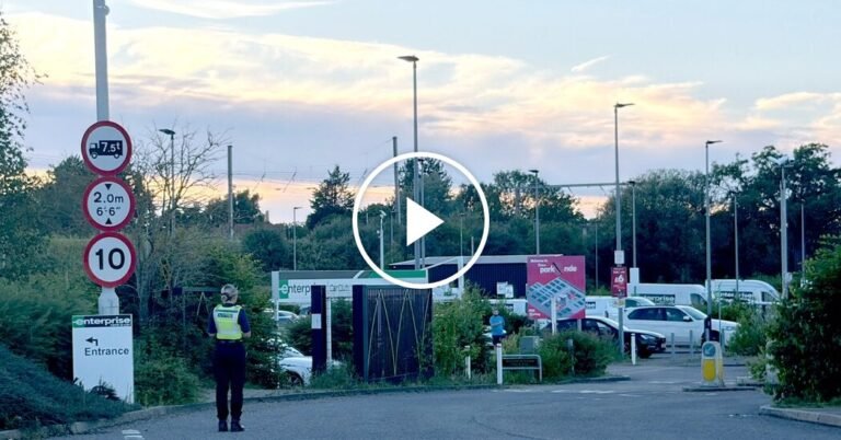 19int-uk-train-collision-vmht-facebookJumbo.jpg