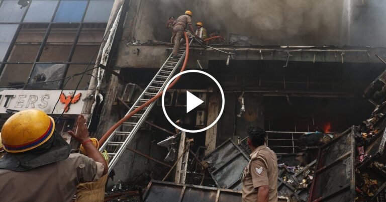 22int-india-fire-czmw-facebookJumbo.jpg