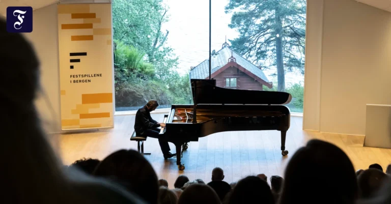 alexander-gadjiev-spielt-im.webp.webp