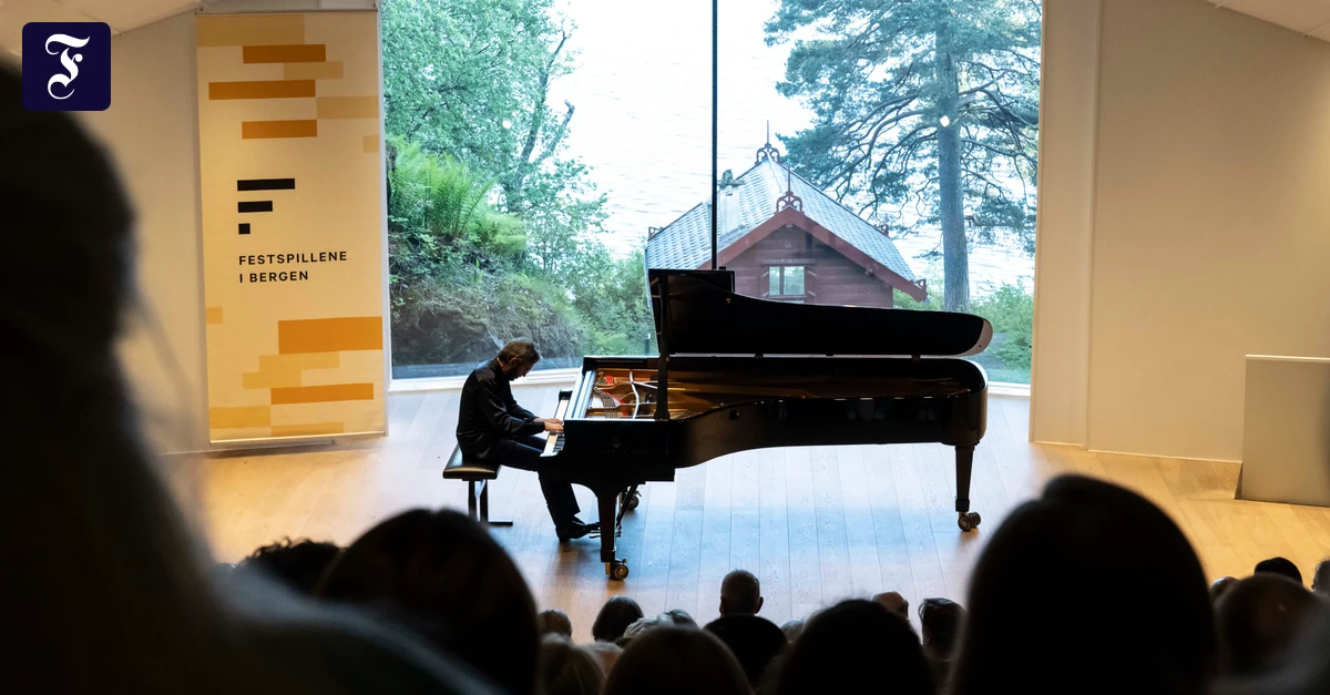 alexander-gadjiev-spielt-im.webp.webp