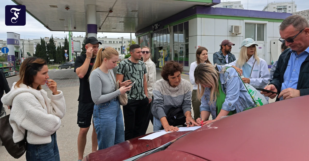 an-einer-tankstelle-in.webp.webp