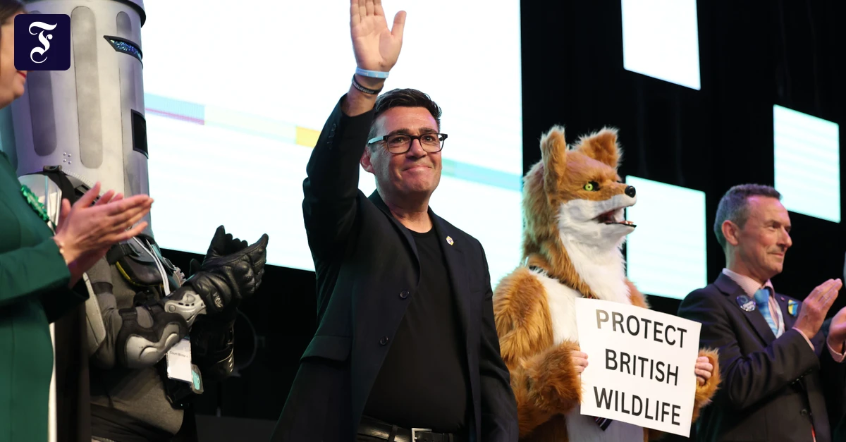 andy-burnham-bei-der-feier.webp.webp