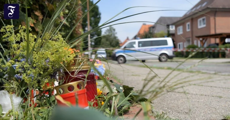 blumen-und-kerzen-stehen-und.webp.webp