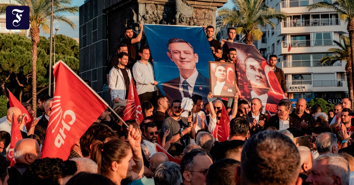 demonstranten-mit-plakaten-von.webp.webp
