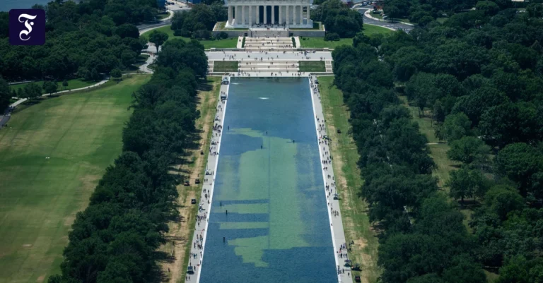 der-reflecting-pool-in.webp.webp