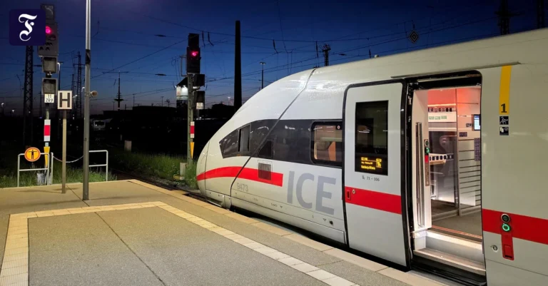 die-ampel-leuchtet-rot-ein-ice.webp.webp