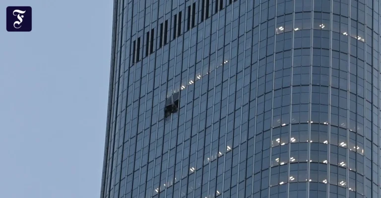 die-fassade-des-citic-tower-in.webp.webp