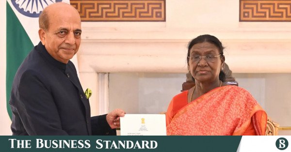 dinesh_trivedi.jpg