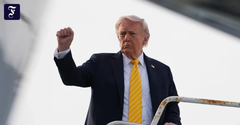 donald-trump-besteigt-die-air.webp.webp