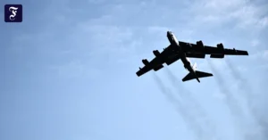 ein-b-52-bomber-ueber-england.webp.webp