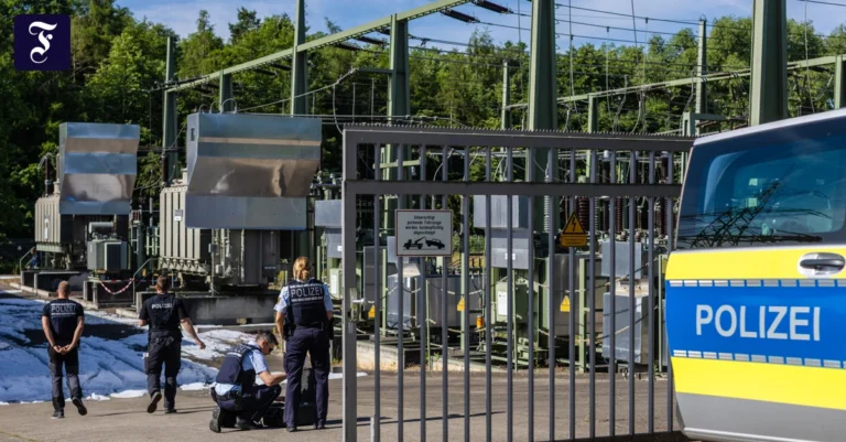 ein-fahrzeug-der-polizei-steht.webp.webp