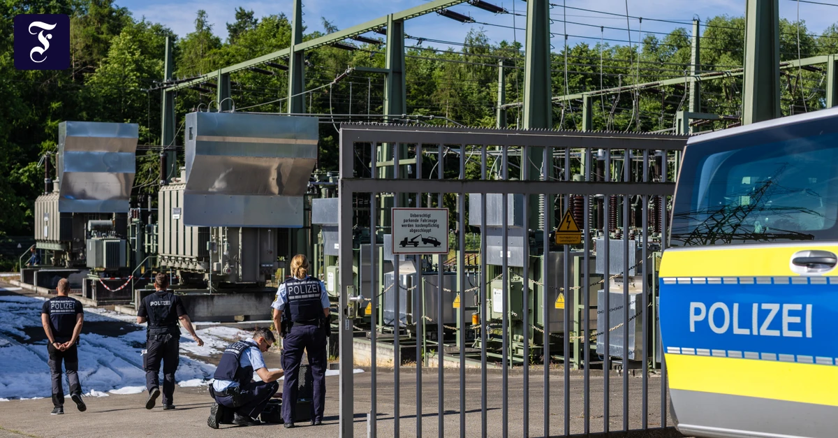 ein-fahrzeug-der-polizei-steht.webp.webp