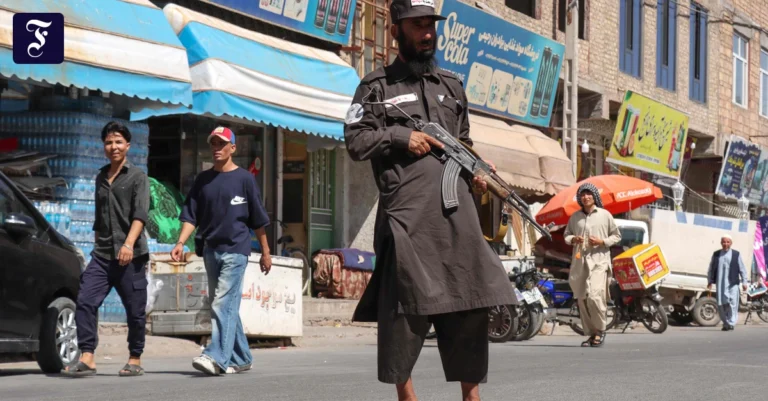 ein-mitglied-der-taliban-am-11.webp.webp