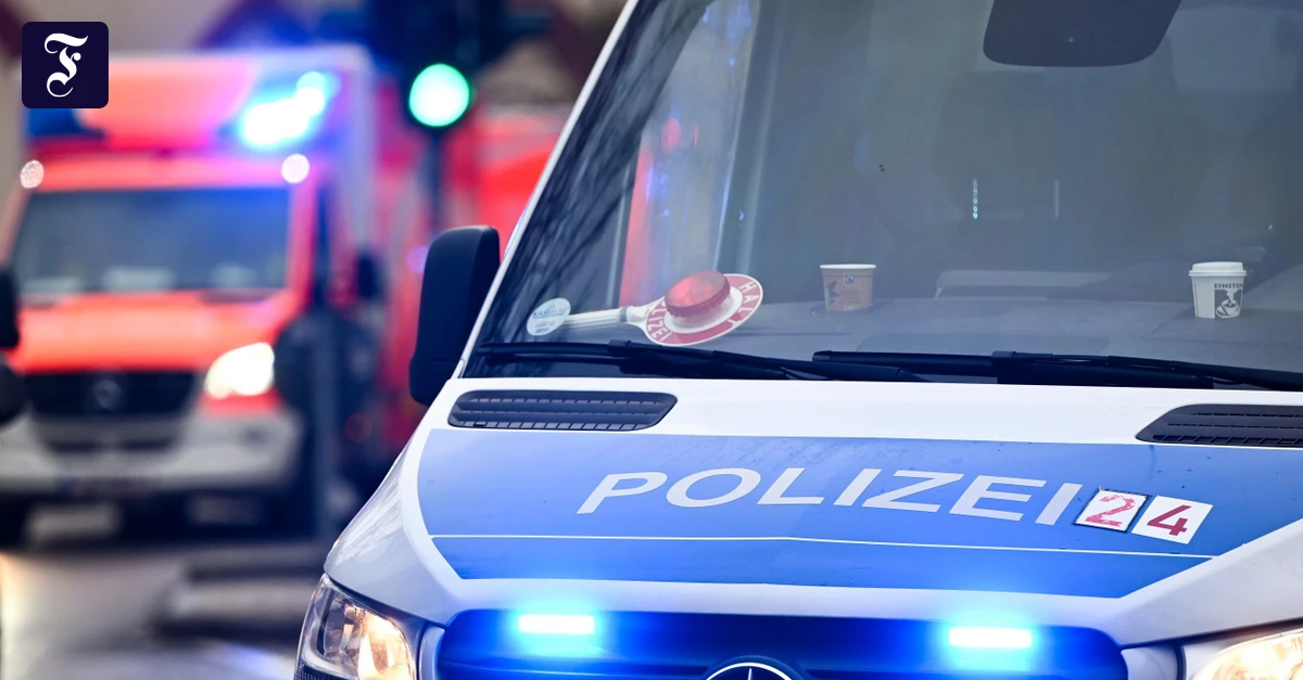ein-polizeiauto-und-ein.webp.webp