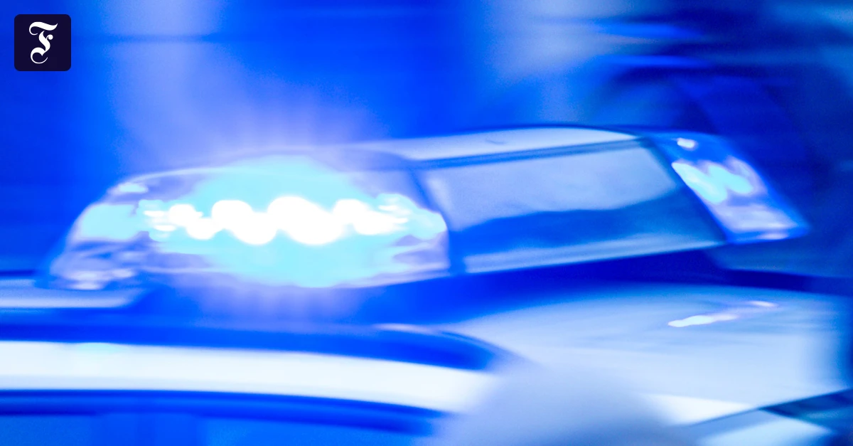 ein-streifenwagen-der-polizei.webp.webp