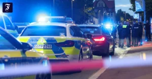 einsatzfahrzeuge-stehen-am.webp.webp