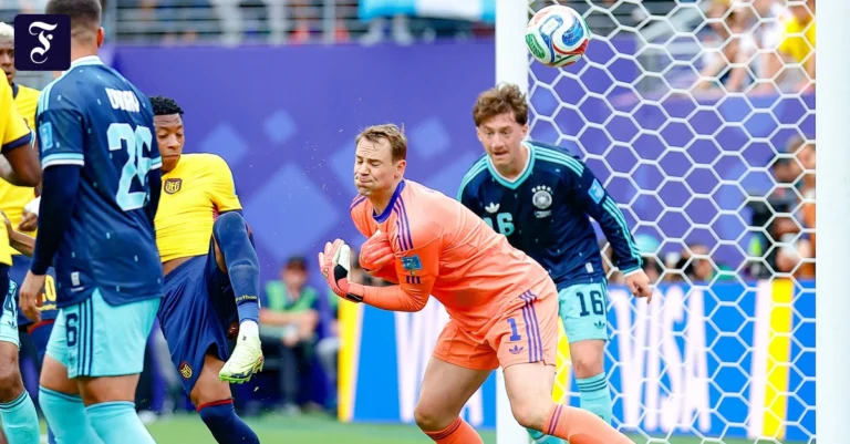 fehlgriff-manuel-neuer-steht.webp.webp