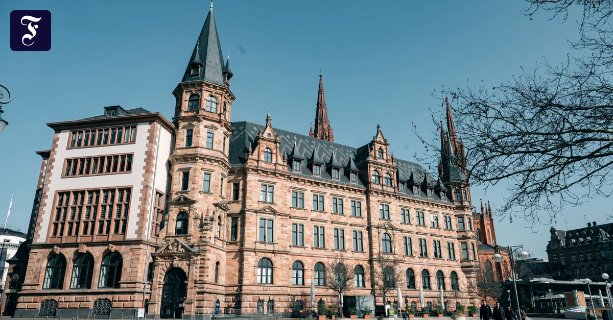 im-wiesbadener-rathaus.webp.webp