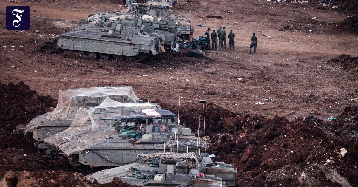 israelische-militaers-stehen.webp.webp